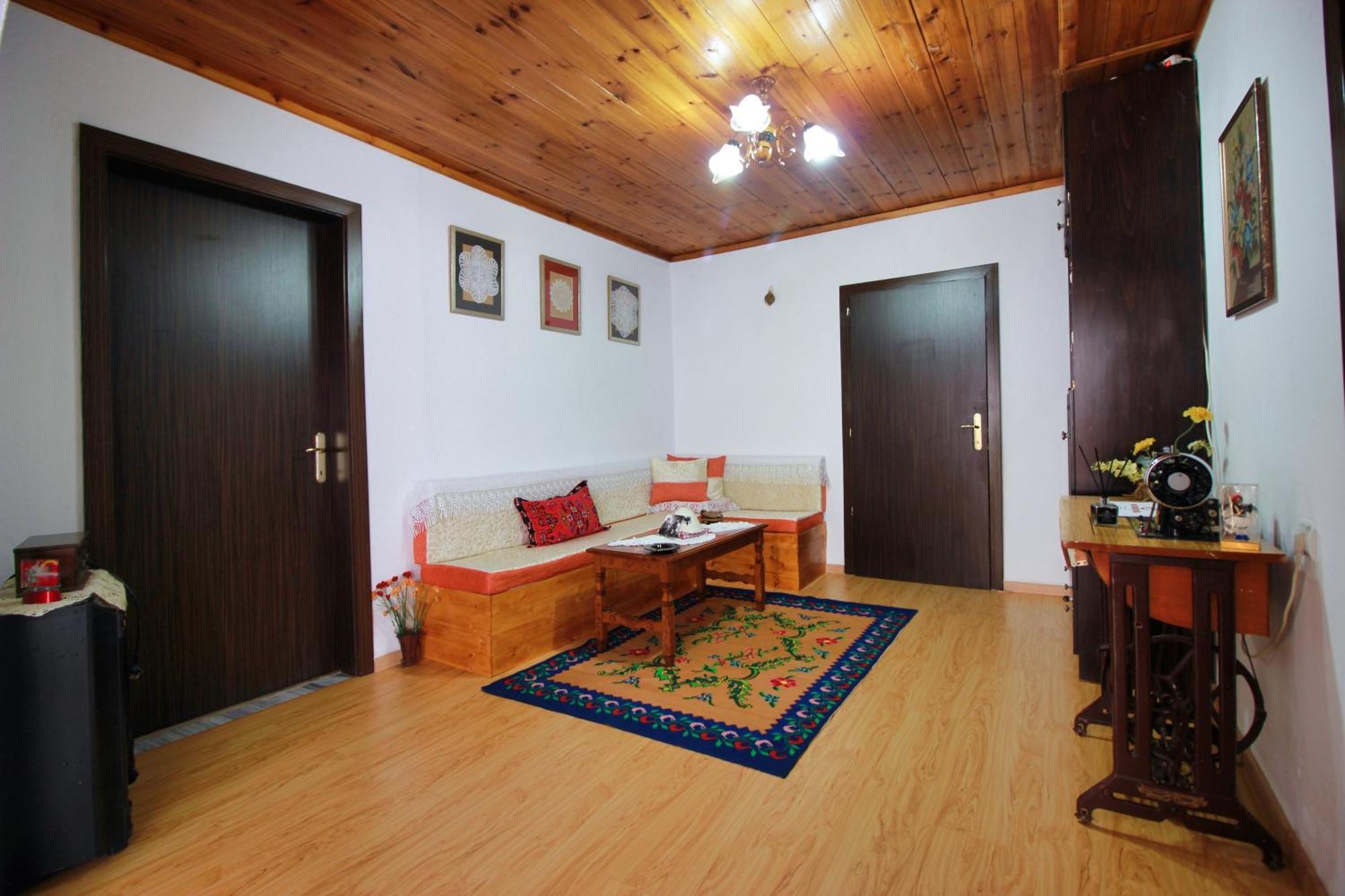 Guest House Denis Gjirokastër Exterior foto