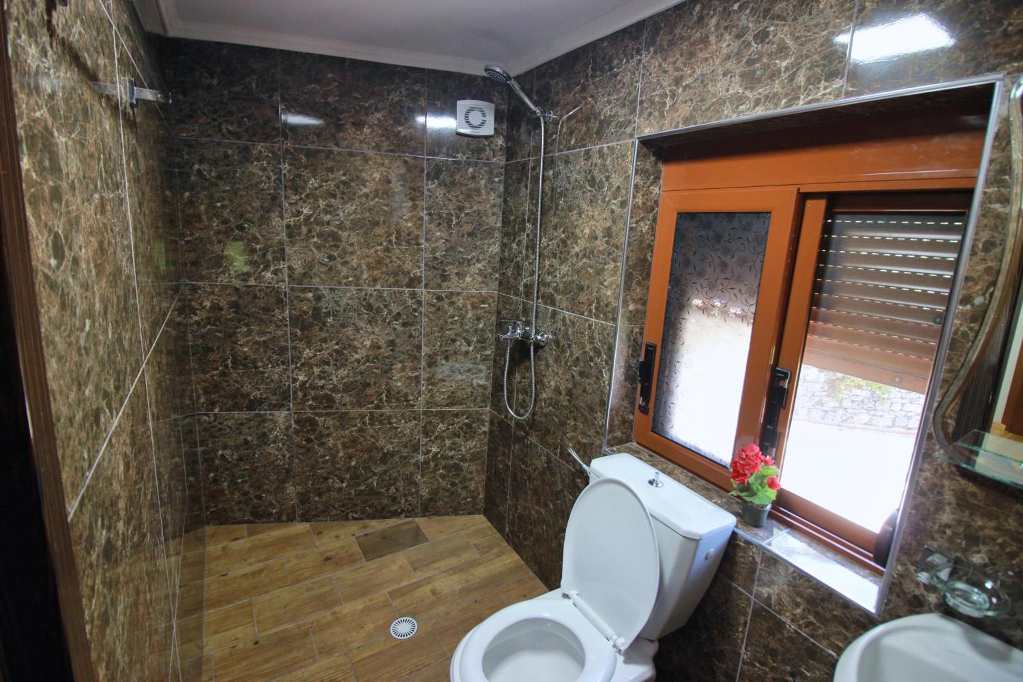 Guest House Denis Gjirokastër Exterior foto